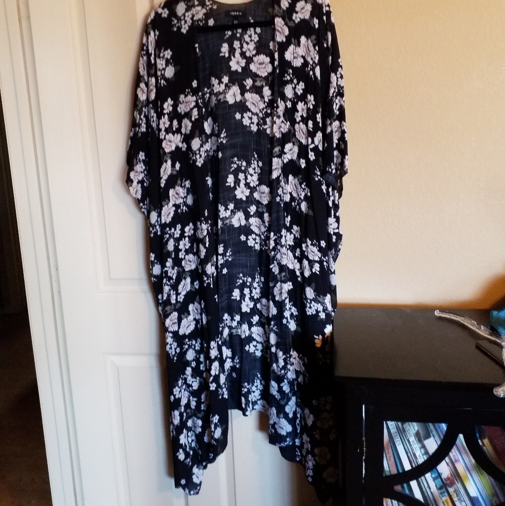 Torrid Size 3/4 Kimono